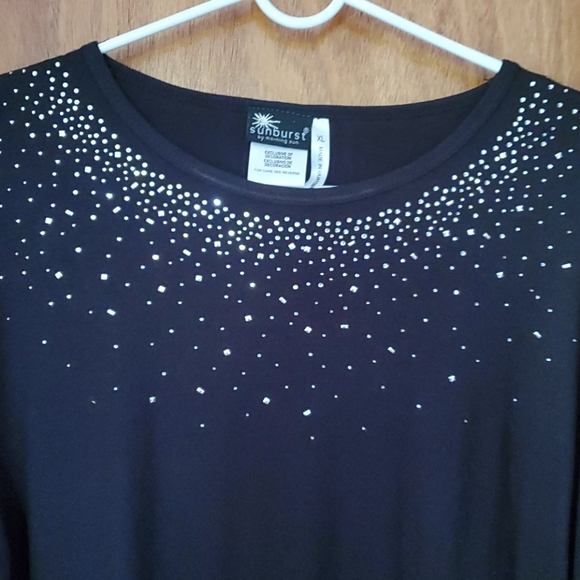 Black top - Picture 2 of 5